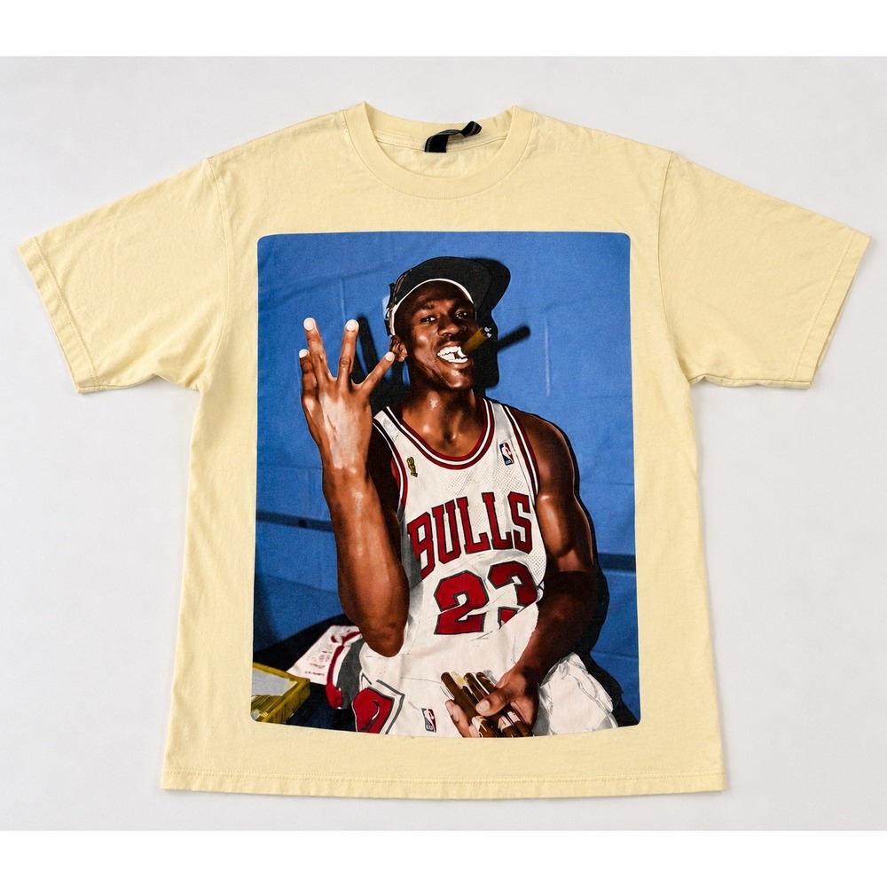 Player Tees Michael Jordan Chicago Bulls Graphic T-Shirt Mens Medium Cream NBA